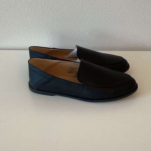 New WB Journee collection Classic Black Loafers for Women - Picture 4 of 5